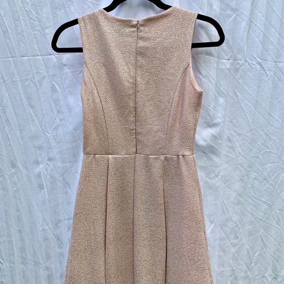 👑 Forever 21 Stunning Rose Gold Pleated Dress 👑 - Picture 5 of 8